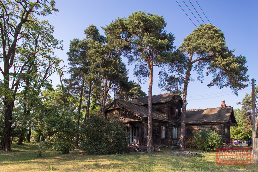 House under acacias (Rohnowka), Wolomin